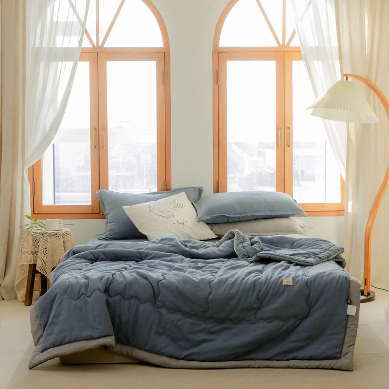Nouvelle couette d'été matelassée en coton polyester japonais douce pour la peau, lavable, légère, style luxueux, couleur unie, légère