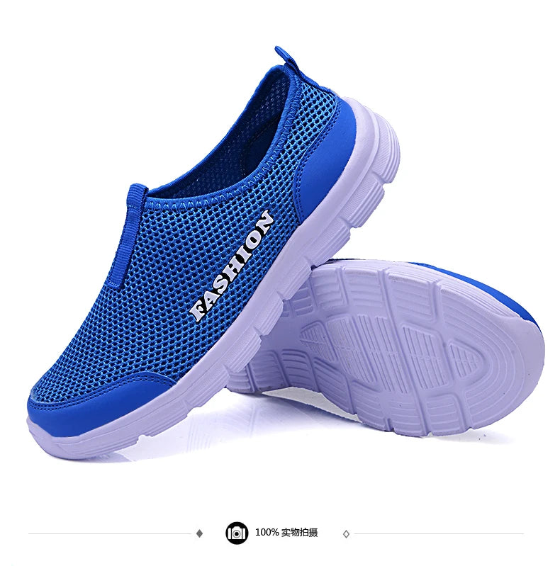 Zapatos casuales de verano para hombre, nuevas zapatillas planas para hombre, talla grande 36-46, de malla, ligeras, transpirables, zapatos sin cordones de agua, mocasines para hombre