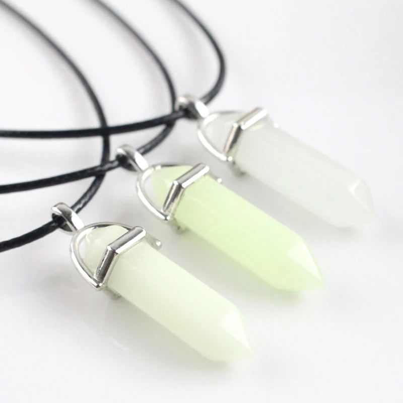 Collar de Columna Hexagonal Fluorescente de Piedra Luminosa Oscura, Cristal Natural que Brilla en la Oscuridad, Colgante de Bala, Joyería de Moda de Cuero, Regalo