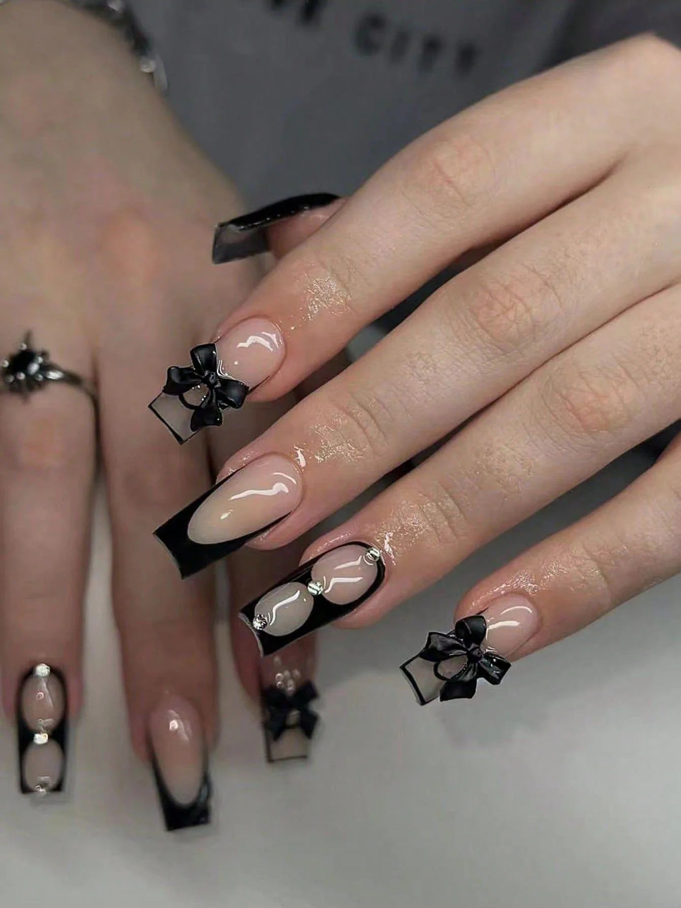 24 uñas postizas tubulares, decoración de lazo tridimensional rosa, patrón de corazones, adorno de diamantes de imitación, ideal para la moda