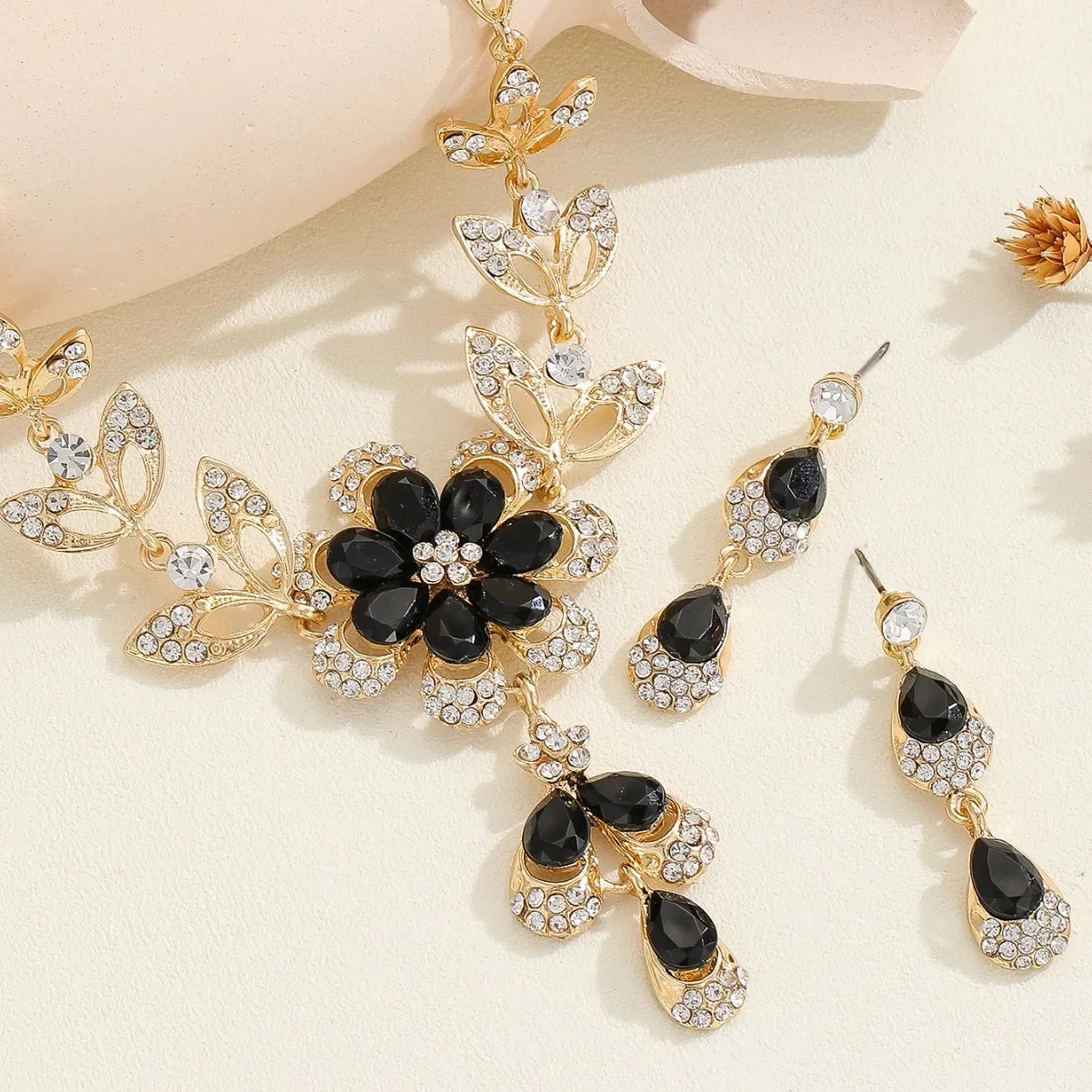 Conjunto de joyas de flores de estrás