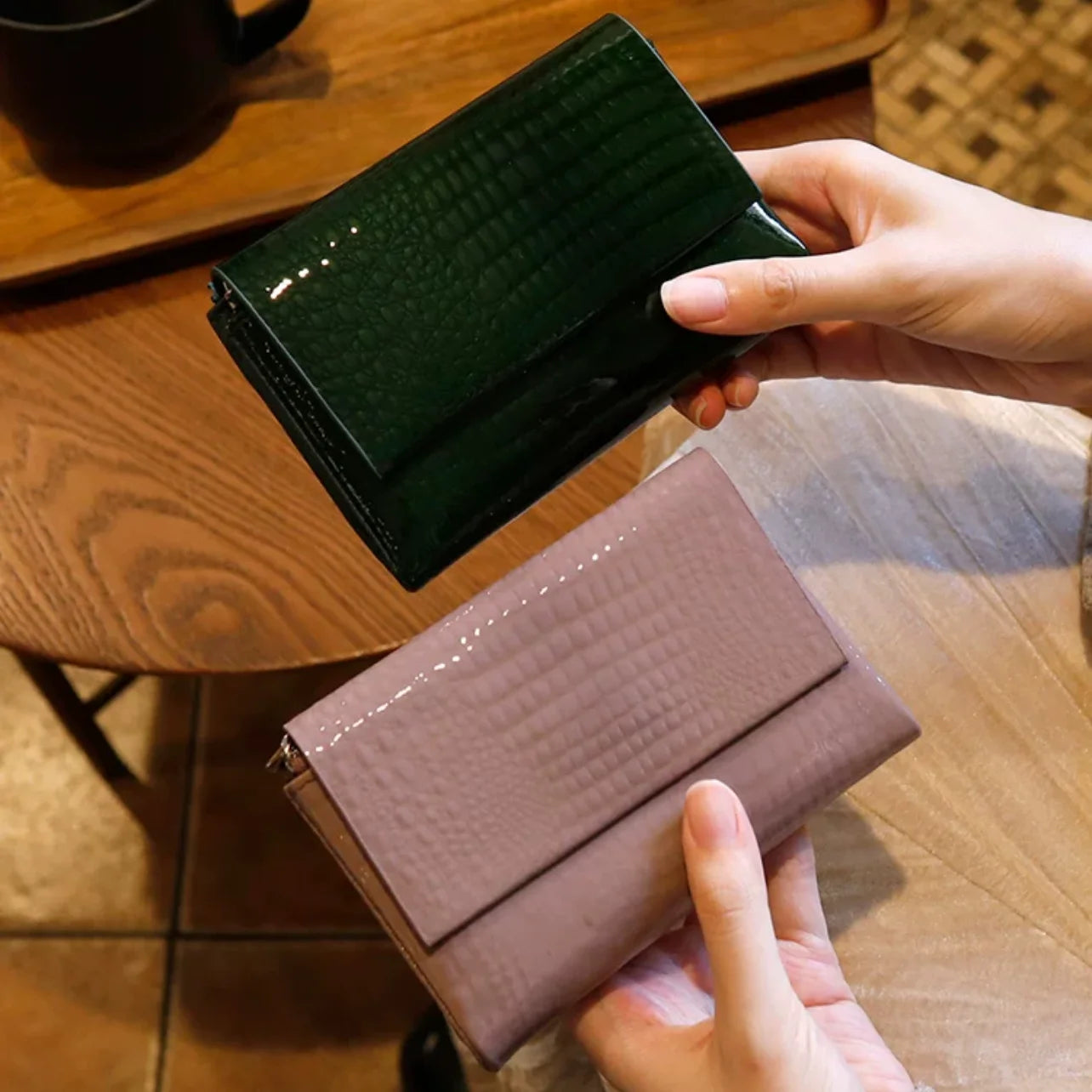 Cartera de lujo para mujer de cuero charol, estilo euro-americano, monedero, cartera de diseñador de piel de vaca con patrón de cocodrilo, compacta y de alta calidad.