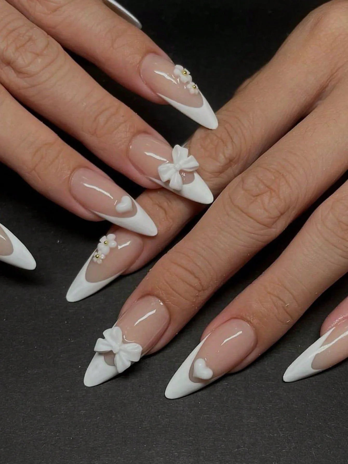 24 uñas postizas tubulares, decoración de lazo tridimensional rosa, patrón de corazones, adorno de diamantes de imitación, ideal para la moda