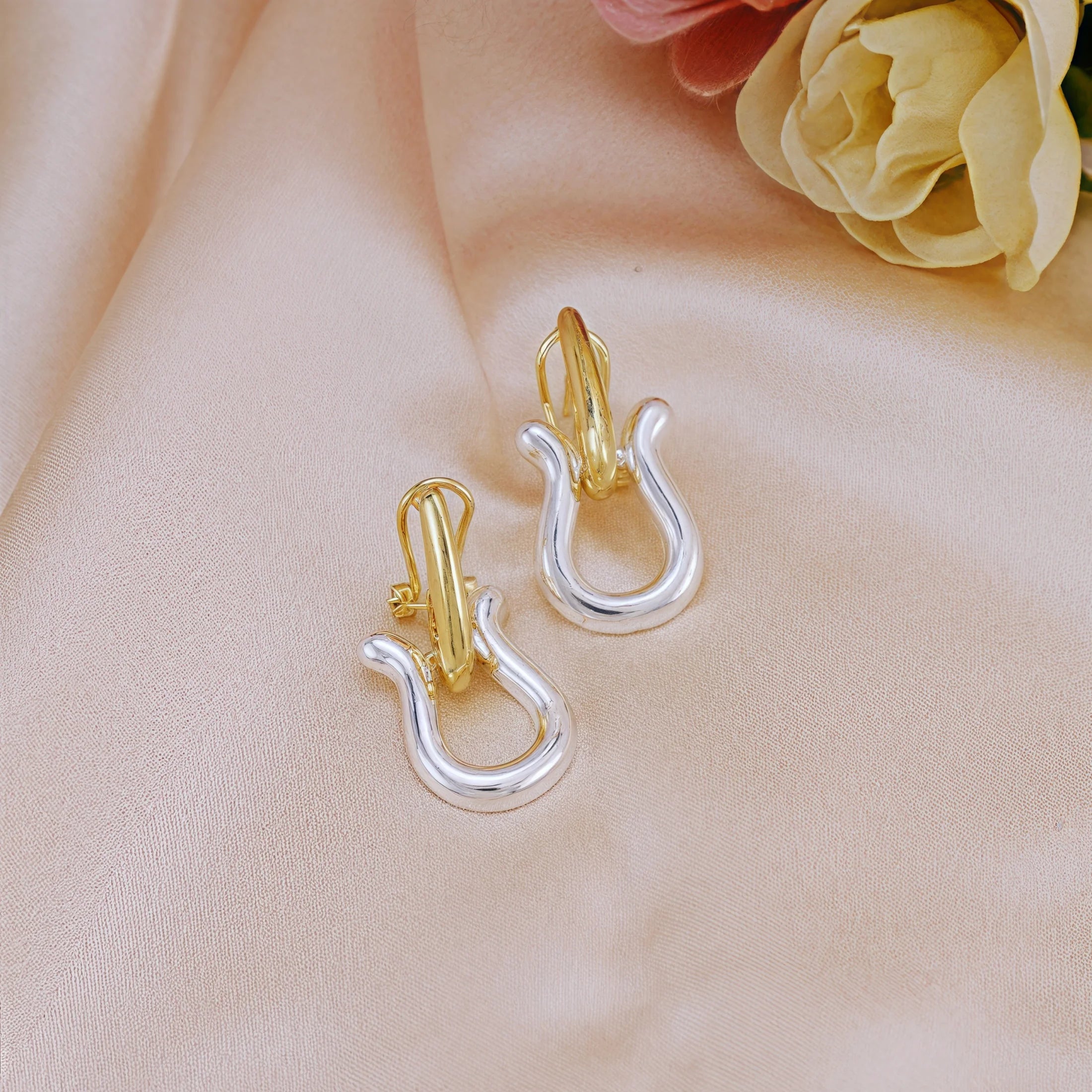 Conjuntos de joyería de moda para mujer, collar, gargantilla, pendientes, pulseras y anillo chapados en oro, conjunto para bodas y fiestas