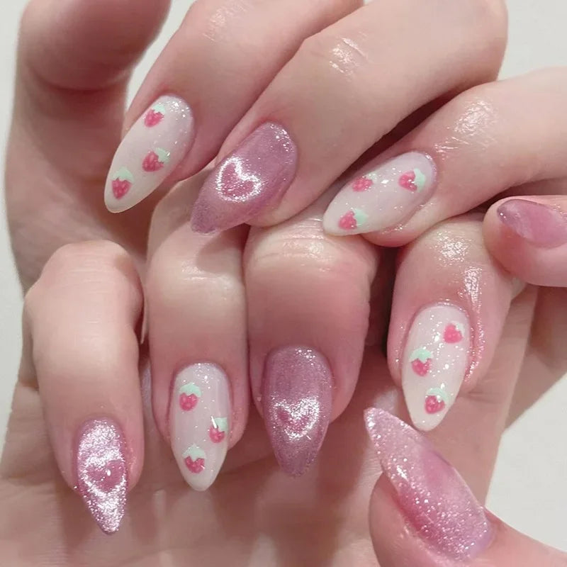 24 uñas postizas de almendra en ojo de gato rosa con diseños de corazón y fresa – Uñas acrílicas brillantes adhesivas para mujeres y niñas