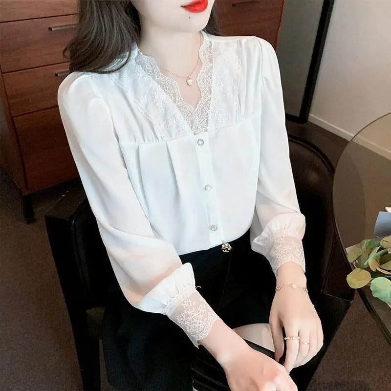 Ropa de Mujer Blusa Blanca de Gasa Primavera Nueva con Cuello en V Detalle de Encaje Diseño Único de Alta Gama Top Femenino para Superponer