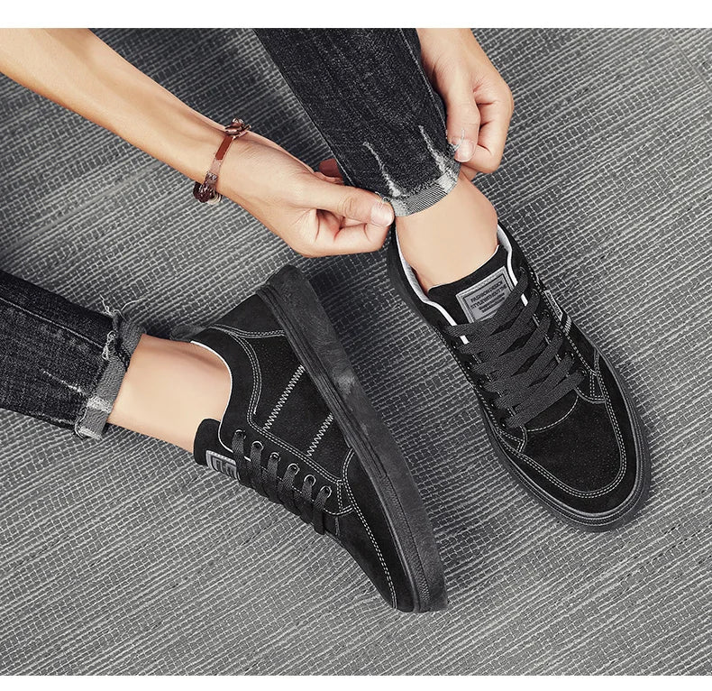 Zapatos de hombre nuevos, zapatos de seguridad de trabajo de primavera, antideslizantes, resistentes al desgaste, versátiles, informales, deportivos, de trabajo, zapatos de tabla para hombre