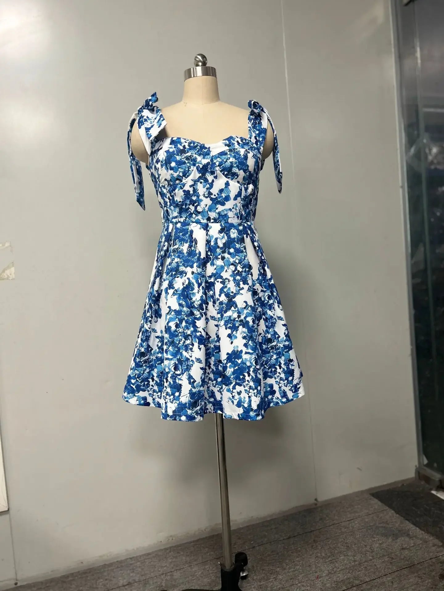 Nuevo vestido de noche elegante de moda femenina transfronteriza sin hombros, estilo europeo, sin mangas, corto