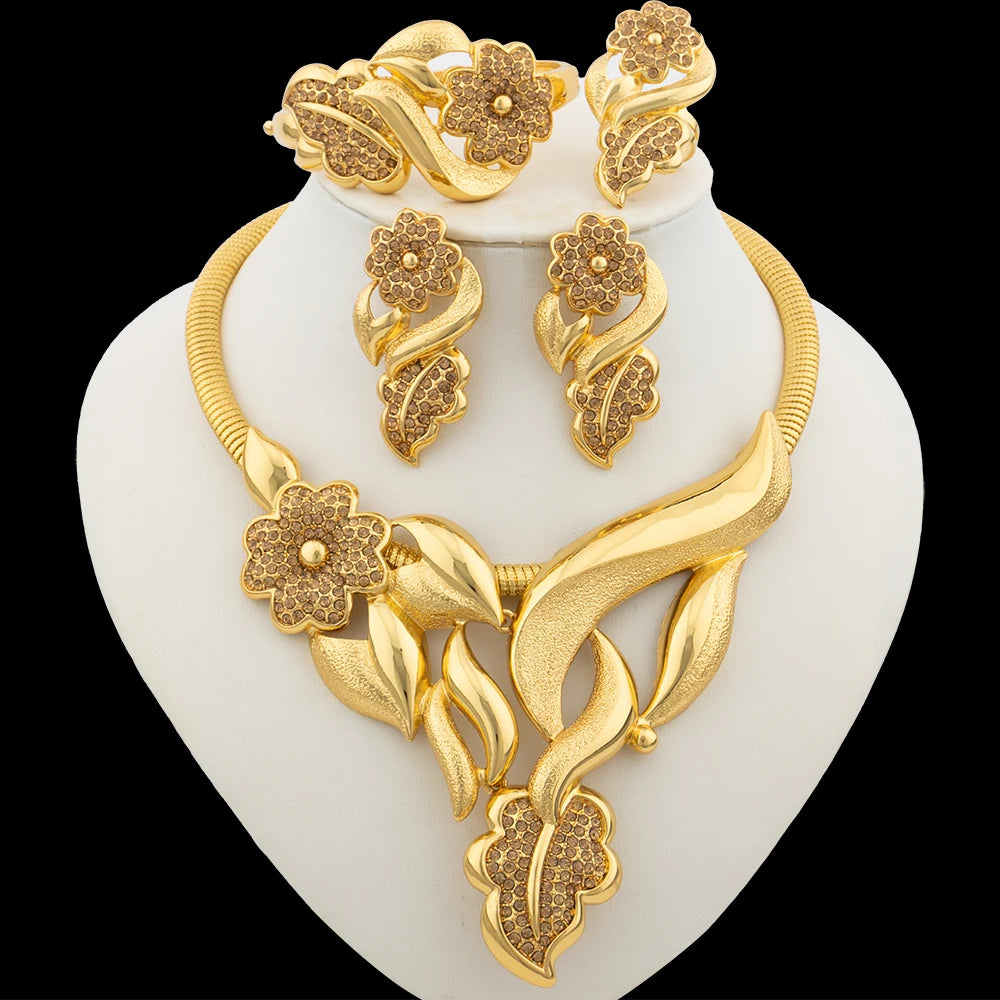 Conjunto de Joyería de Lujo con Flores – Elegancia en Color Oro de 18K para Novias y Ocasiones Especiales