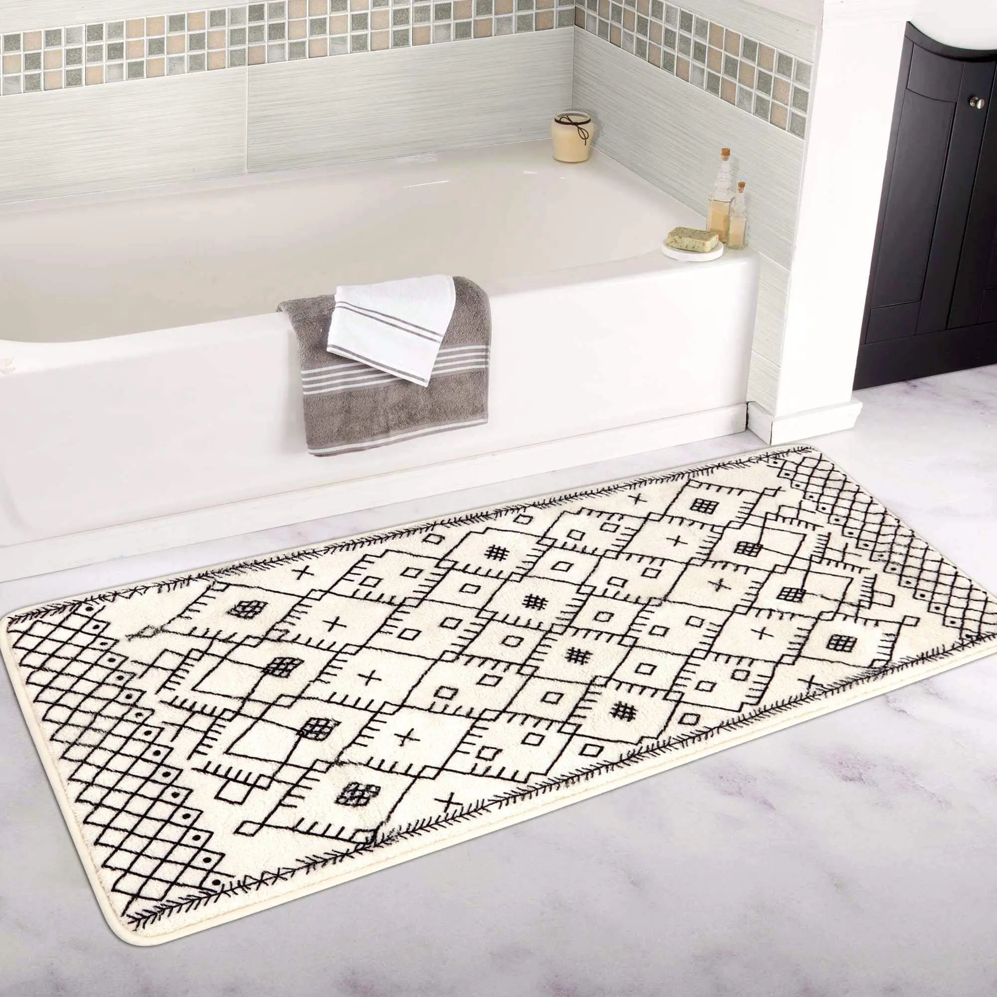 Bathroom Rug Boho Long Bath Mat Non-Slip Moroccan Geometric Farmhouse Bath Rug Soft Velvet Machine Washable Floor Mats