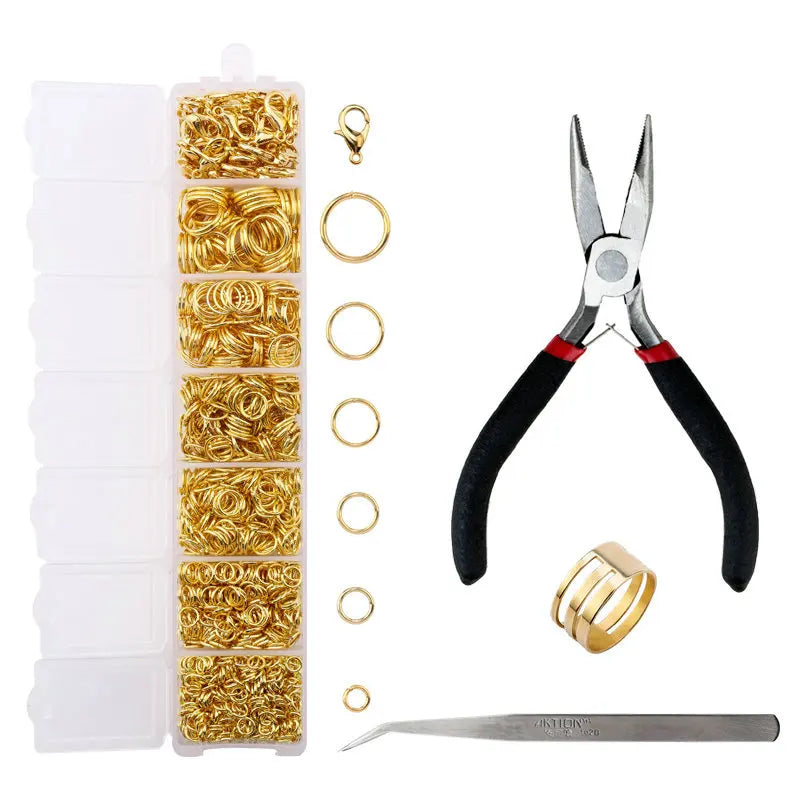 Un juego de herramientas para bisutería, que incluye anillas abiertas, alicates para bisutería, cierres de langosta, ganchos y pinzas para bisutería, accesorios para hacer joyas