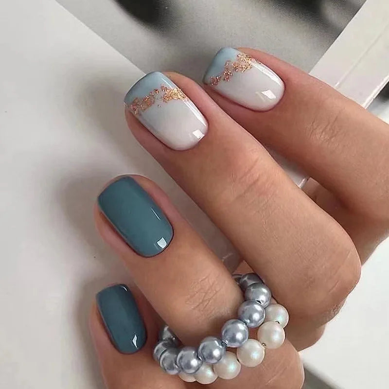 Uñas francesas azules