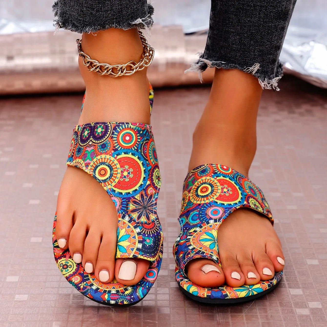 Pantuflas de mujer a la moda, antideslizantes para mujer, sandalias de verano cómodas de punta abierta, chanclas de playa ligeras de talla grande para mujer