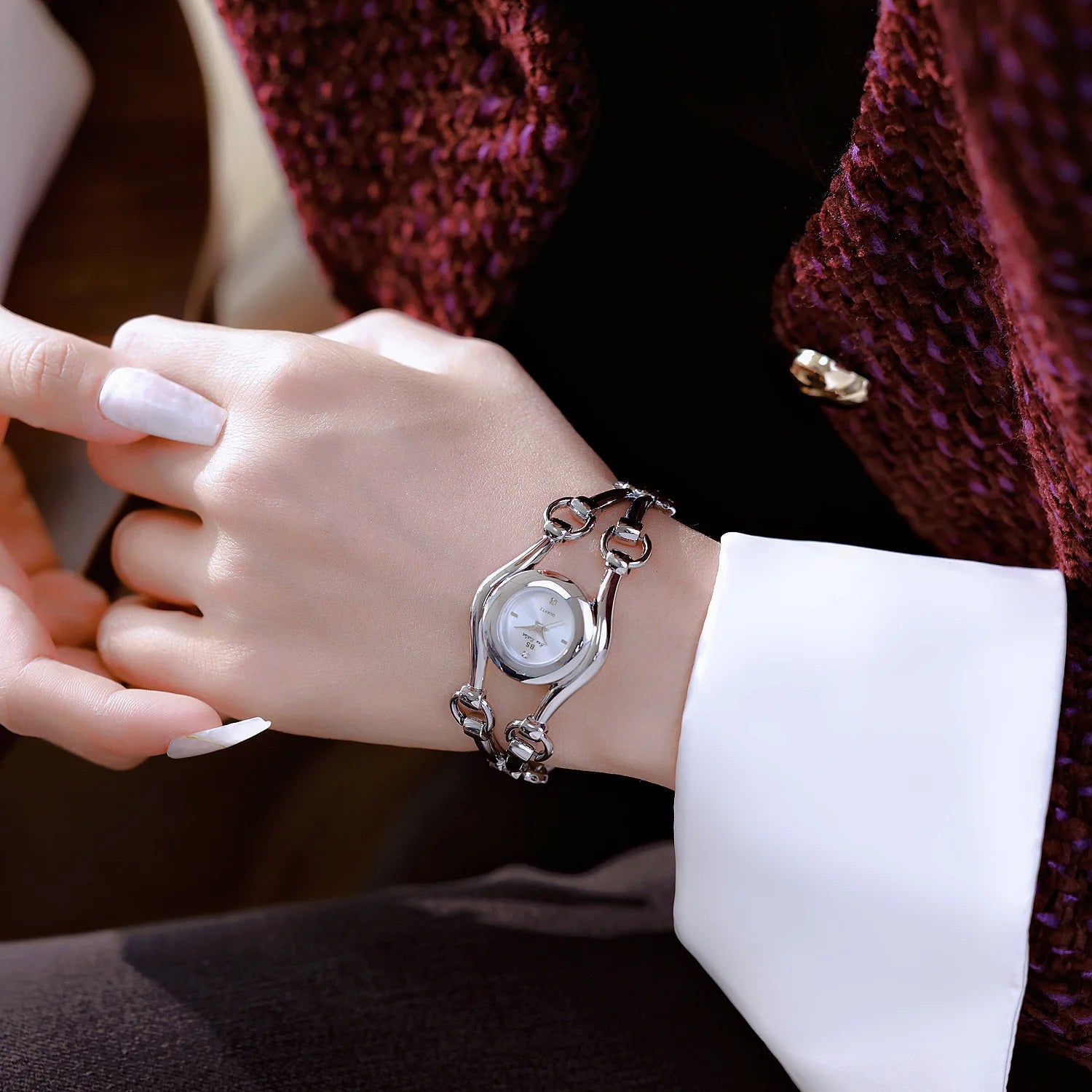 Relojes de lujo de moda para mujer Nuevos relojes de pulsera vintage dorados de lujo para mujer Reloj de cuarzo de vestir para mujer Relogio Feminino