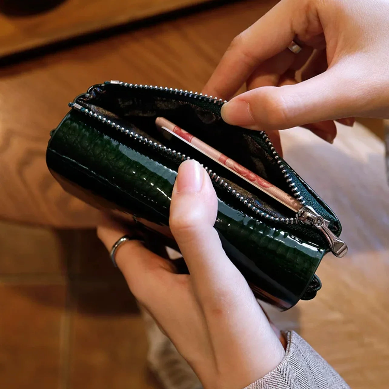 Cartera de lujo para mujer de cuero charol, estilo euro-americano, monedero, cartera de diseñador de piel de vaca con patrón de cocodrilo, compacta y de alta calidad.