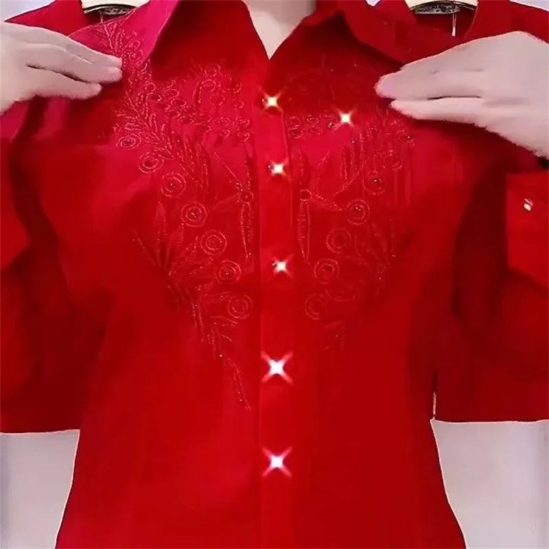 Camisas de moda blancas, rojas y azules para mujer. Blusa camisera de nuevo diseño elegante bordada con pedrería para primavera, otoño y verano.