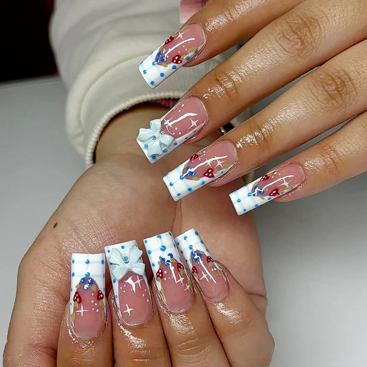 24 Uñas postizas largas a presión, de cobertura completa, con diseño de mariposa francesa, forma de ataúd, purpurina, pequeños diamantes, manicura portátil, puntas de uñas artificiales