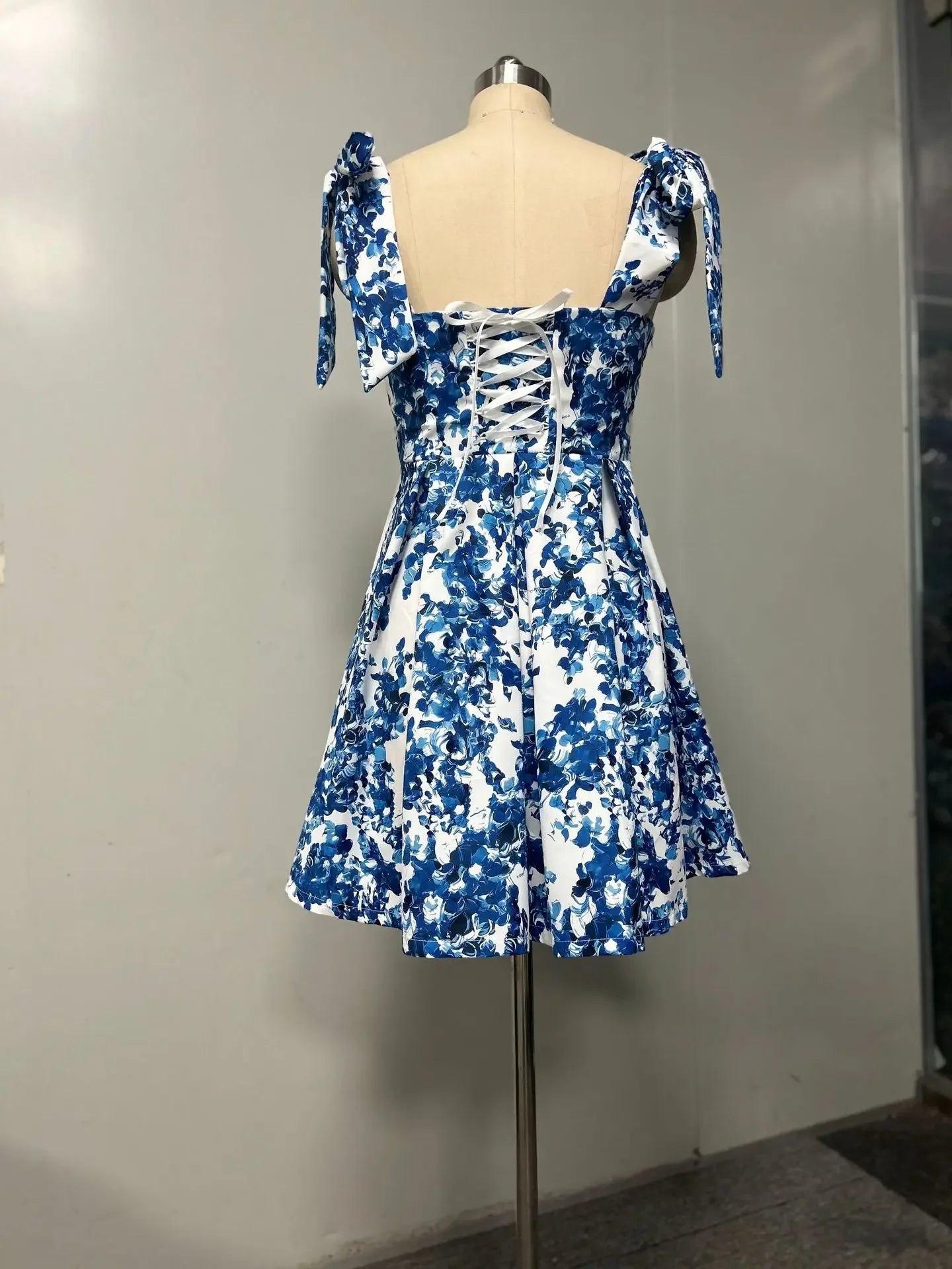 Nuevo vestido de noche elegante de moda femenina transfronteriza sin hombros, estilo europeo, sin mangas, corto