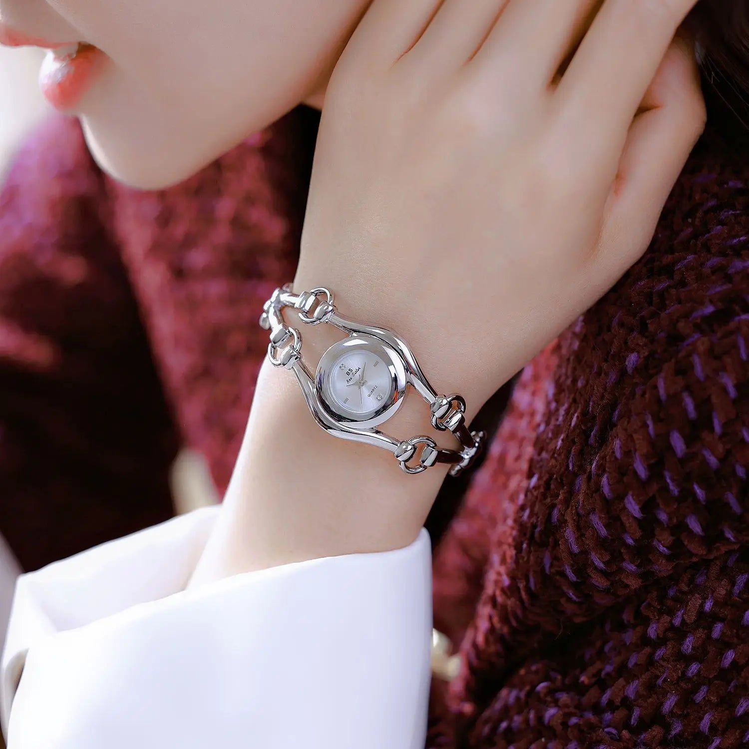 Relojes de lujo de moda para mujer Nuevos relojes de pulsera vintage dorados de lujo para mujer Reloj de cuarzo de vestir para mujer Relogio Feminino