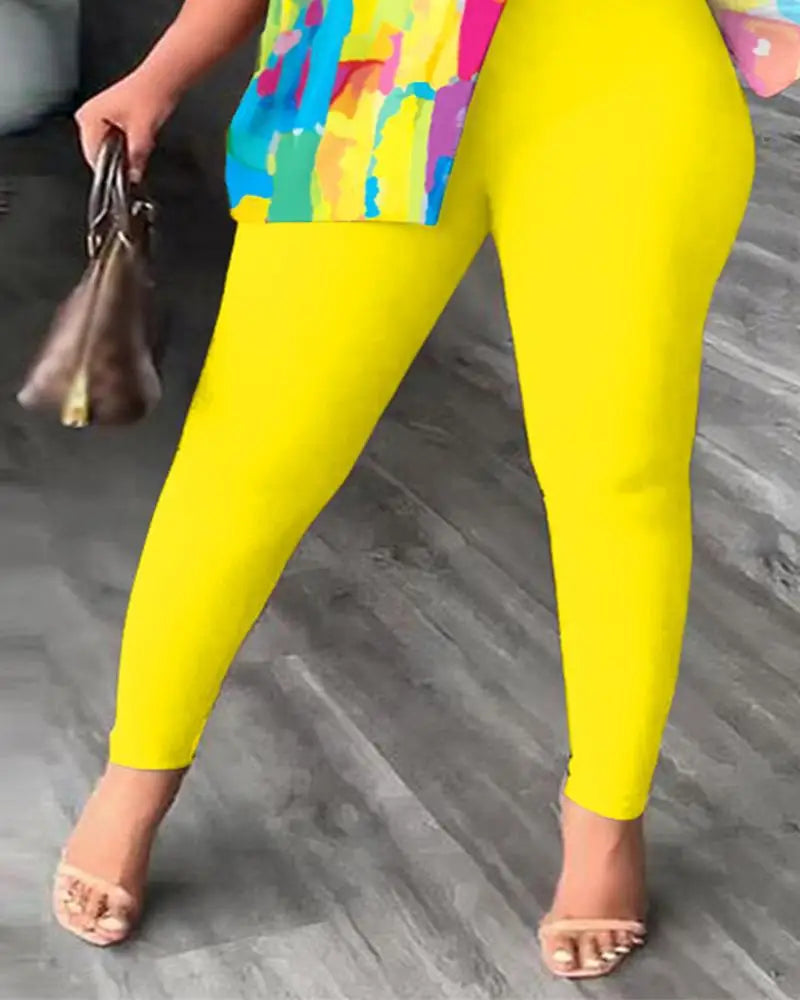 Conjuntos de dos piezas elegantes para mujer, nueva moda, estampado, top de manga con volantes, conjunto de pantalones de color sólido con cinturón, blusas, ropa femenina
