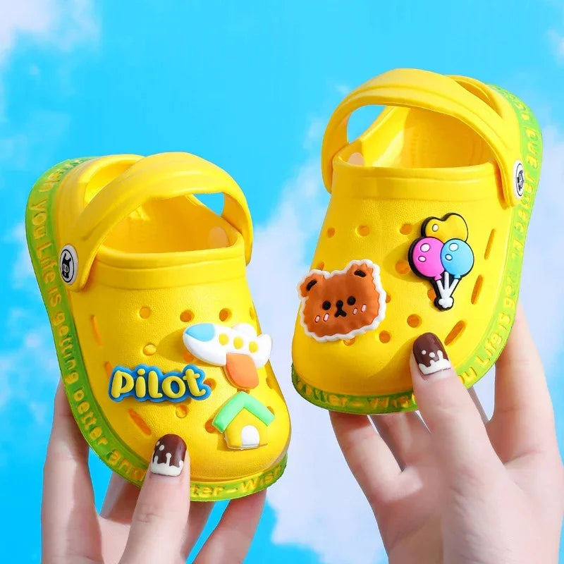 Zapatillas de jardín de verano para niños y niñas, sandalias de playa, ligeras, transpirables, bonitos dibujos animados, pantuflas para bebé