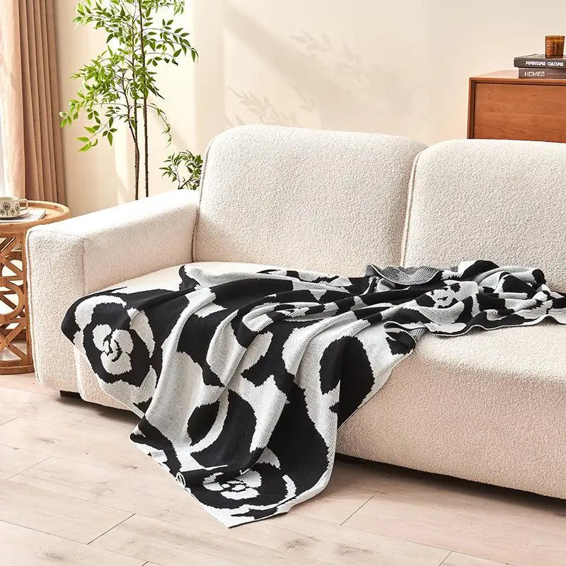 Manta de punto de camelia simple de dos colores, suave para primavera y verano, para siestas en la oficina, sofá. Colcha individual multiusos de alta gama.