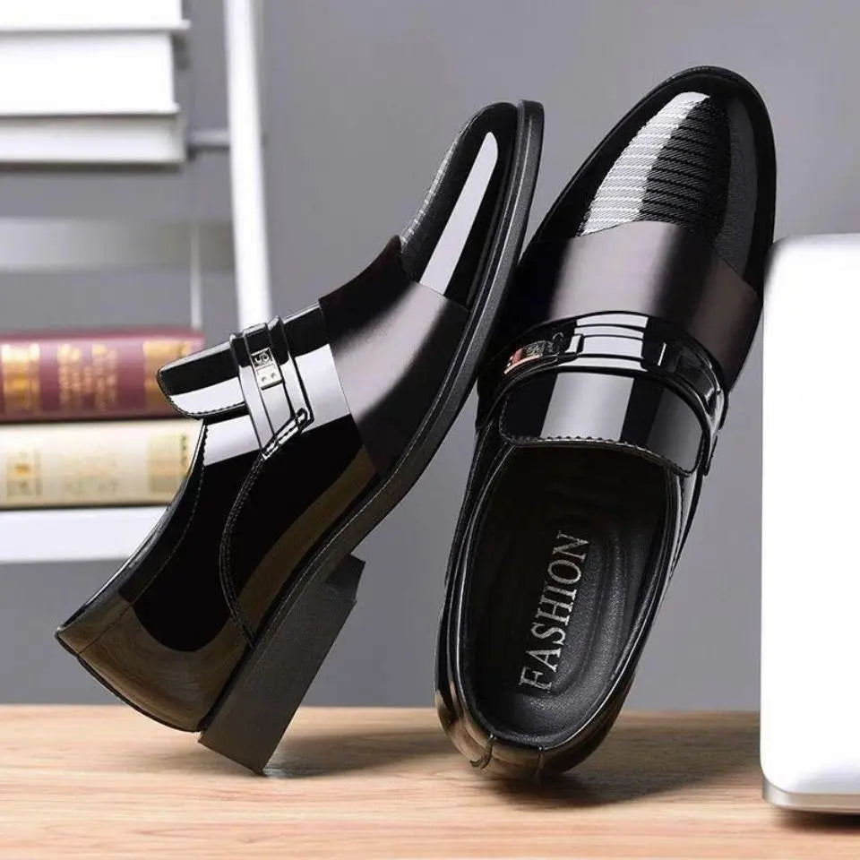 Nuevos zapatos formales de cuero para hombre, calzado informal de negocios antideslizante, zapatos de trabajo minimalistas de moda, cómodas zapatillas planas para hombre