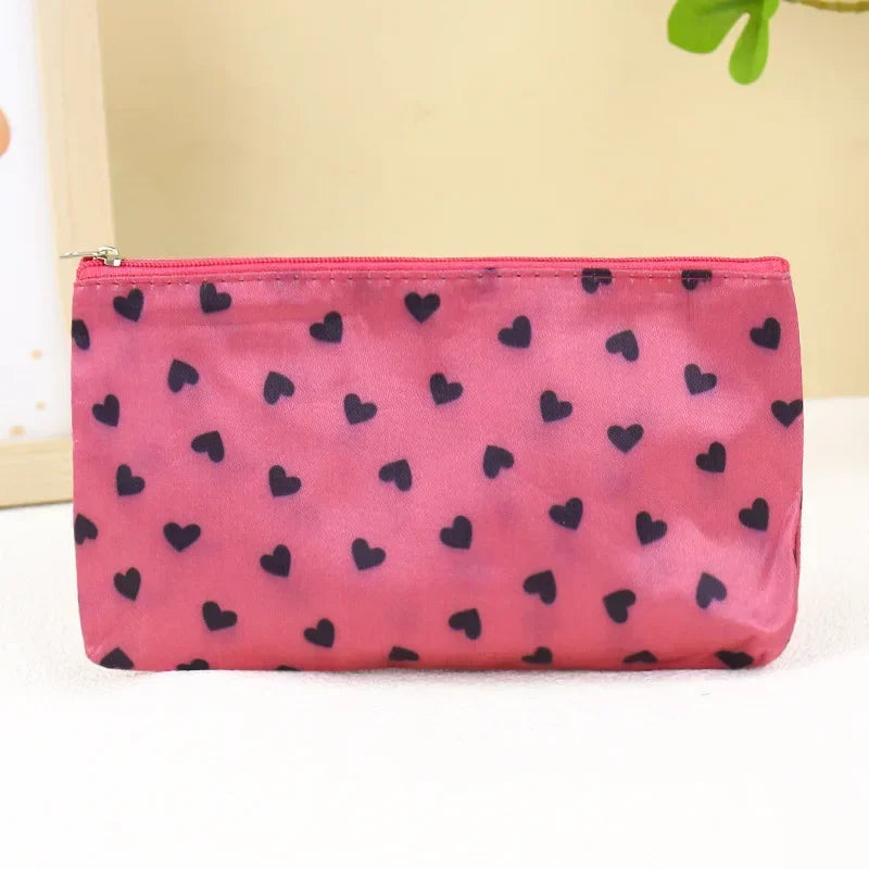Bolsa de cosméticos con estampado de corazón para viaje, neceser de aseo para mujer, bolsas de maquillaje sencillas y modernas para mujer