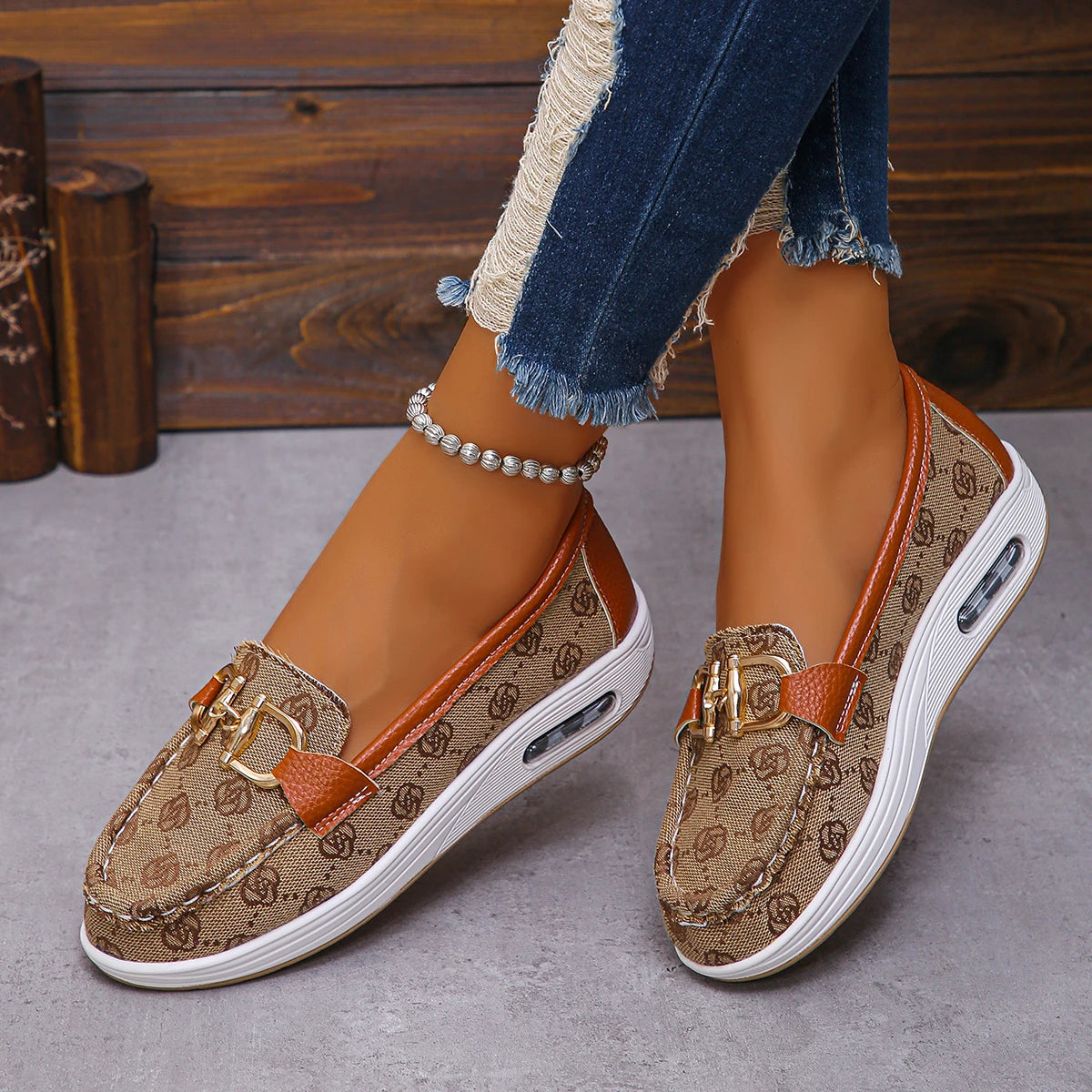 New Autumn Women Trend Retro Designer Flat Shoes Women Fashionable Round Toe Metal Decoration Casual Shoes Zapatos De Mujer