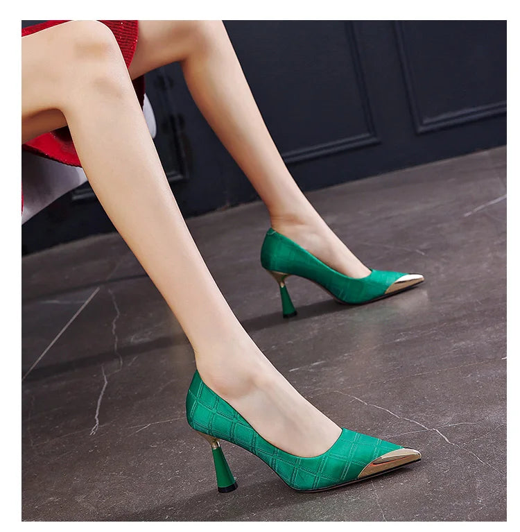 Tacones Finos Puntiagudos de Metal para Mujer Zapatos de Tacón Clásicos Negros para Mujer Zapatos Elegantes de Noche para Fiesta