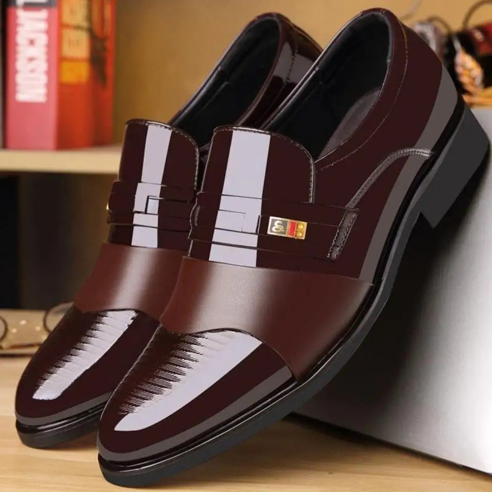 Nuevos zapatos formales de cuero para hombre, calzado informal de negocios antideslizante, zapatos de trabajo minimalistas de moda, cómodas zapatillas planas para hombre