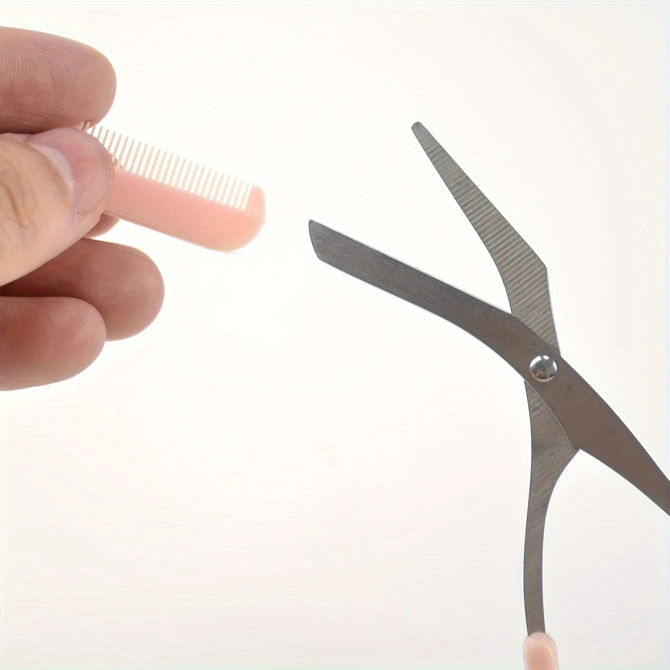 Ciseaux à sourcils roses avec peigne intégré - acier inoxydable, outil de toilettage précis, créant des sourcils parfaits
