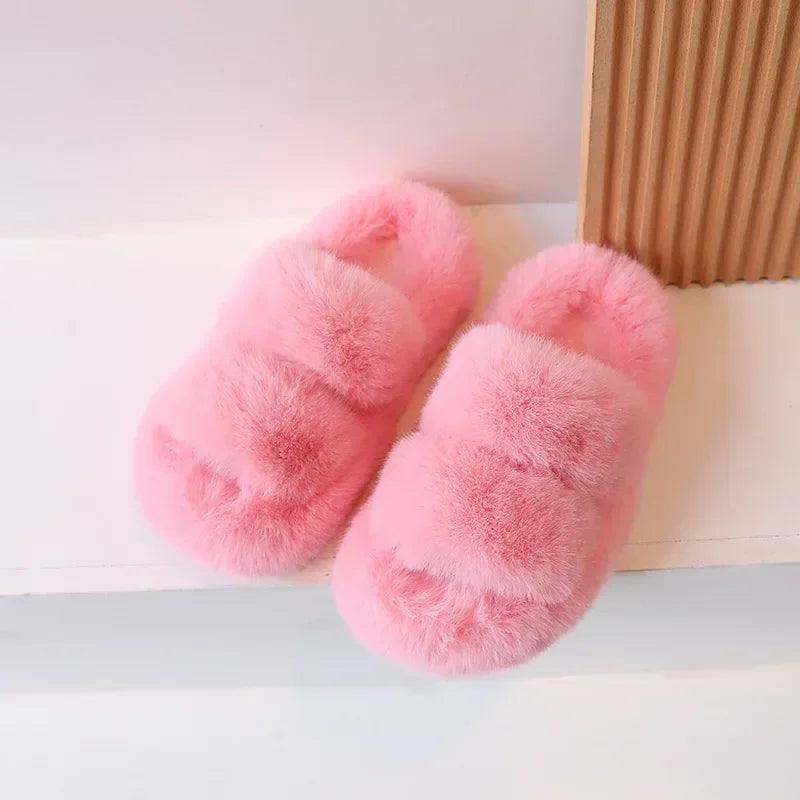 Zapatos cálidos para niños, color liso, versátiles, pantuflas de invierno con pelo para niños y niñas, nuevos zapatos de interior para niños 2025, a la moda, antideslizantes, elegantes.