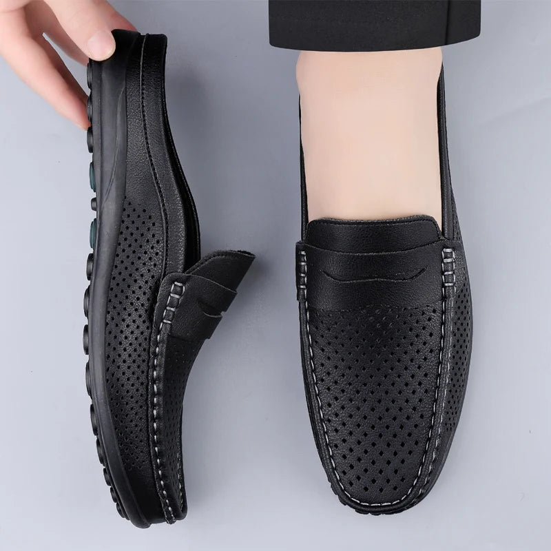 Zapatos de hombre cuatro estaciones nuevos zapatos de cuero de moda ahuecados suela blanda transpirables antideslizantes ligeros de talla grande informales