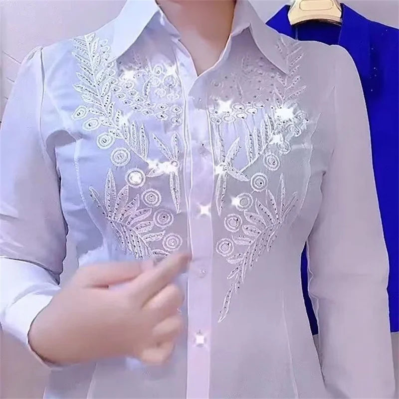 Camisas de moda blancas, rojas y azules para mujer. Blusa camisera de nuevo diseño elegante bordada con pedrería para primavera, otoño y verano.