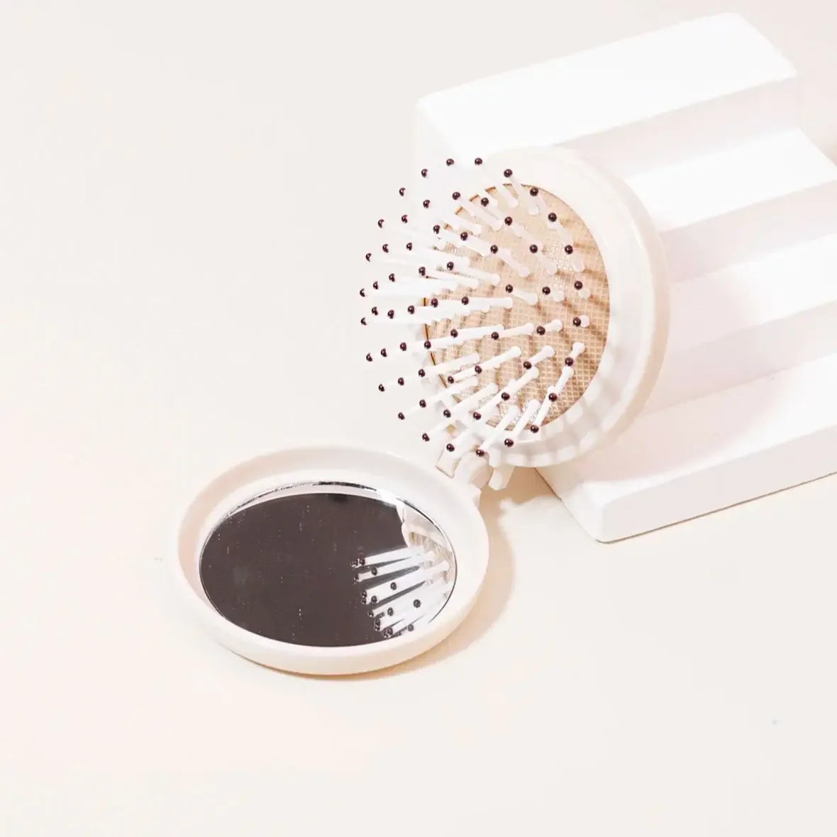 1 pieza Mini masajeador de cabeza plegable espejo antiestático accesorios de peinado cepillo de pelo portátil de viaje peine especial para pelucas de pelo real