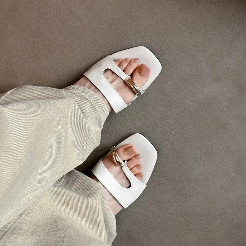 Pantuflas de mujer casuales antideslizantes de diseño, sandalias cómodas para exteriores, zapatos planos elegantes, nuevas chanclas de verano para mujer