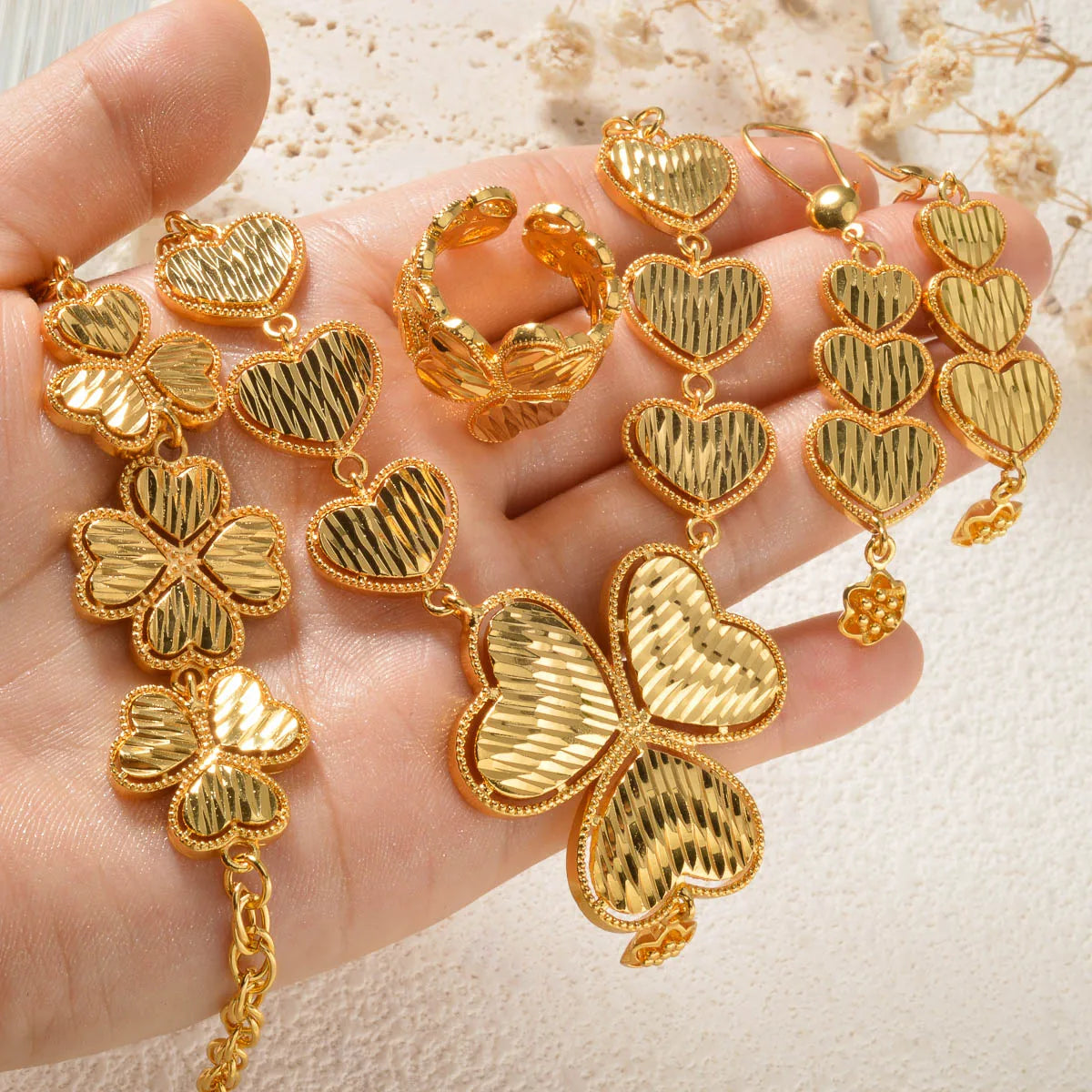 Juegos de joyas de Dubái: collar, pulsera, anillo, pendientes. Elegante diseño árabe chapado en oro para mujer. Regalo de lujo, joyería de boda.