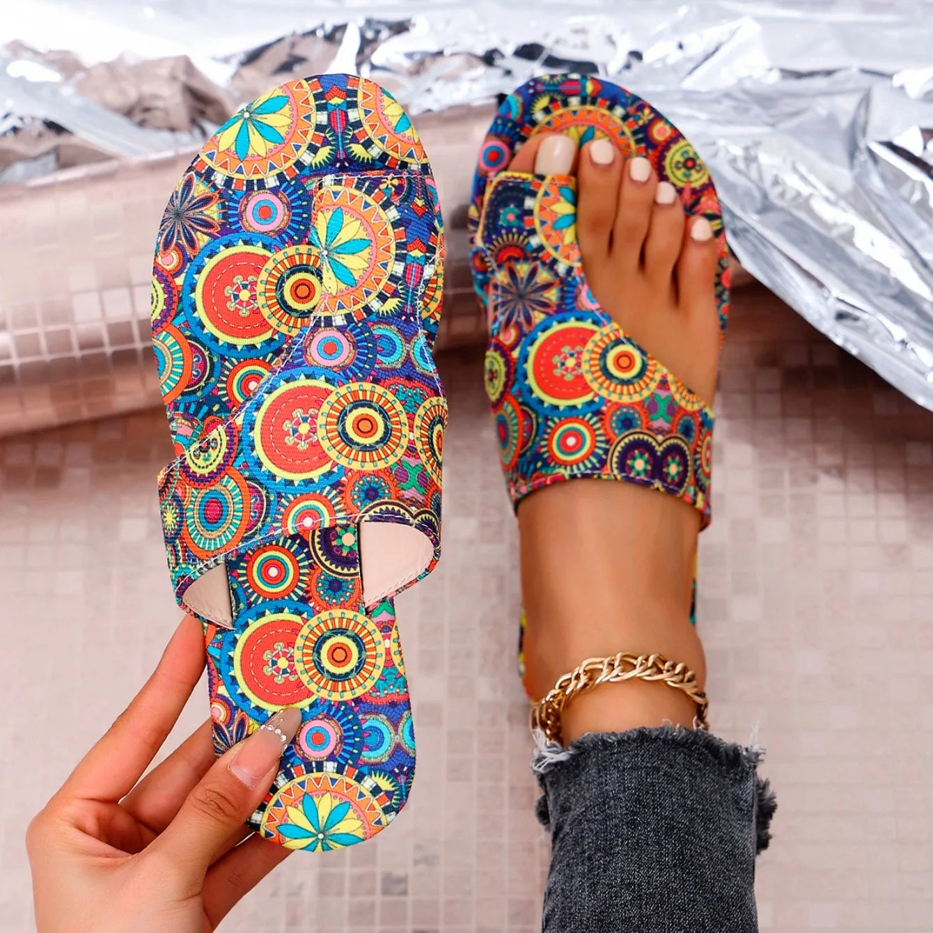 Pantuflas de mujer a la moda, antideslizantes para mujer, sandalias de verano cómodas de punta abierta, chanclas de playa ligeras de talla grande para mujer