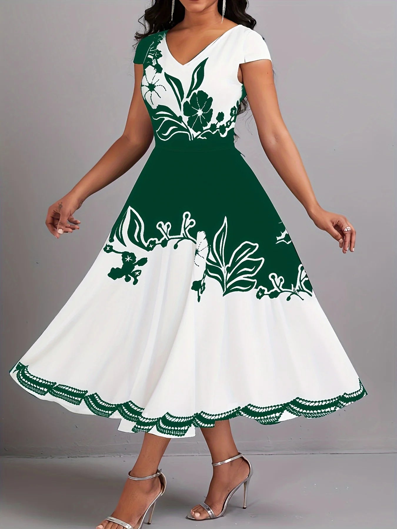 Vestido midi floral con cuello de pico