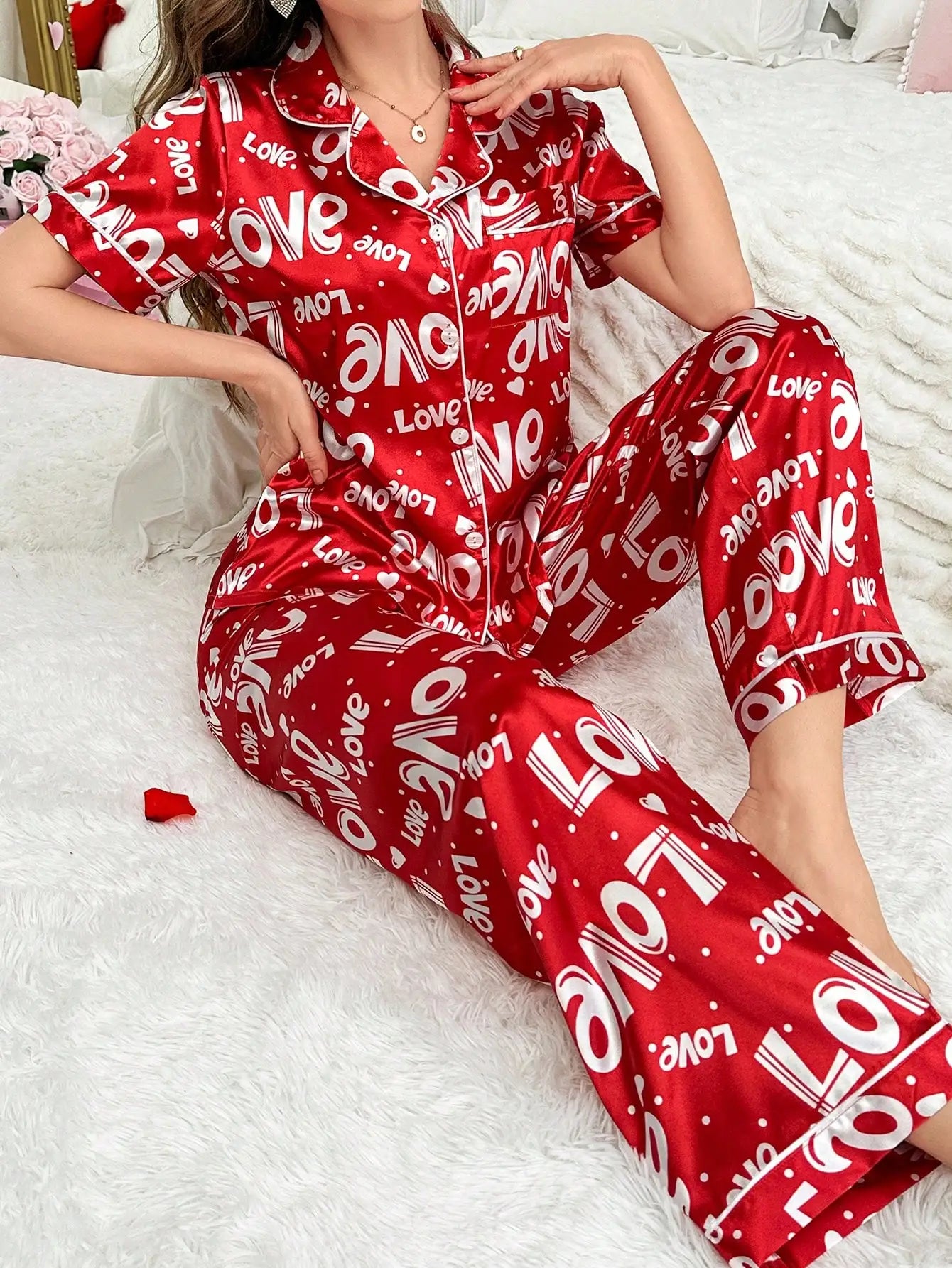 Conjunto de pijama de seda con estampado Love