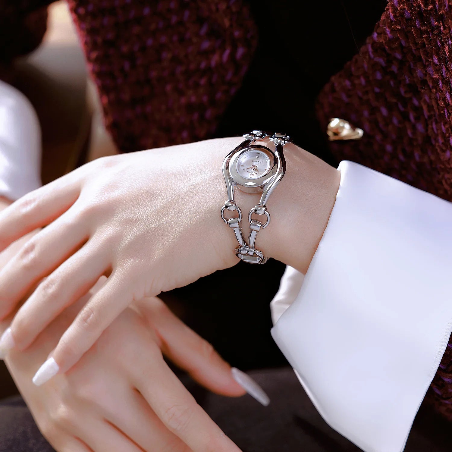 Relojes de lujo de moda para mujer Nuevos relojes de pulsera vintage dorados de lujo para mujer Reloj de cuarzo de vestir para mujer Relogio Feminino