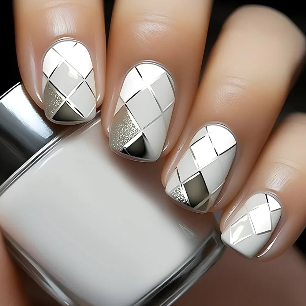 24 Uñas postizas simples con diamantes rotos, cortas, cuadradas, a presión, con diseño de ballet, cobertura completa, color blanco degradado