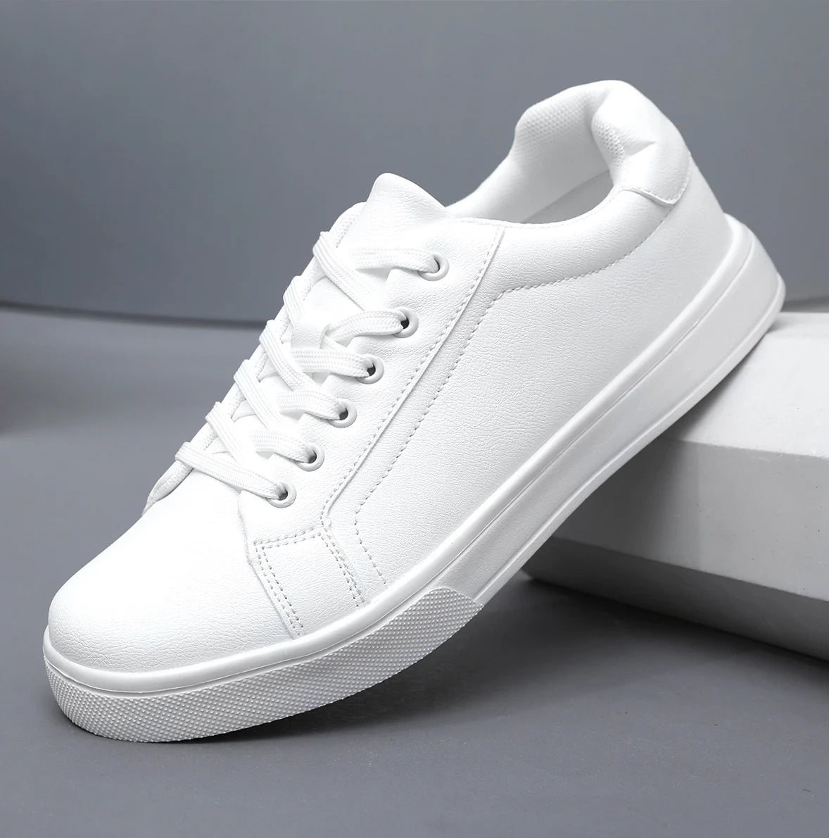 Zapatillas de hombre 2024 de nueva moda, cómodas, ligeras, zapatos casuales, calzado para caminar al aire libre, monopatín, tallas 39-46