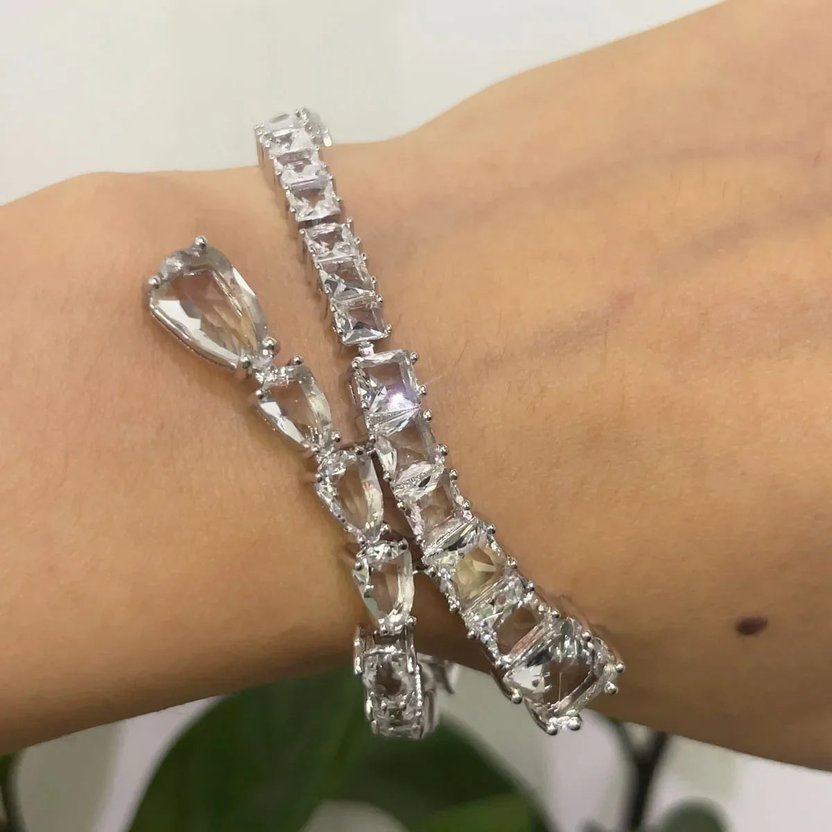2025 Nuevo Exquisito Conjunto de Joyas Pendientes Pulsera Encanto de Cristal Blanco Collar de Perlas Original Mujer Fiesta Joyería Accesorios Regalo