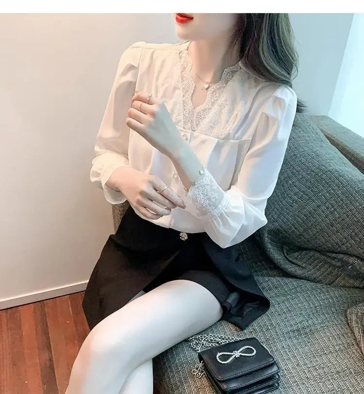 Ropa de Mujer Blusa Blanca de Gasa Primavera Nueva con Cuello en V Detalle de Encaje Diseño Único de Alta Gama Top Femenino para Superponer