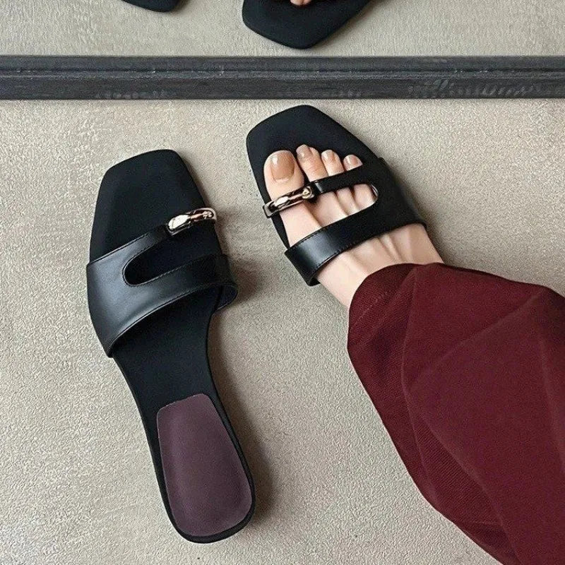Pantuflas de mujer casuales antideslizantes de diseño, sandalias cómodas para exteriores, zapatos planos elegantes, nuevas chanclas de verano para mujer