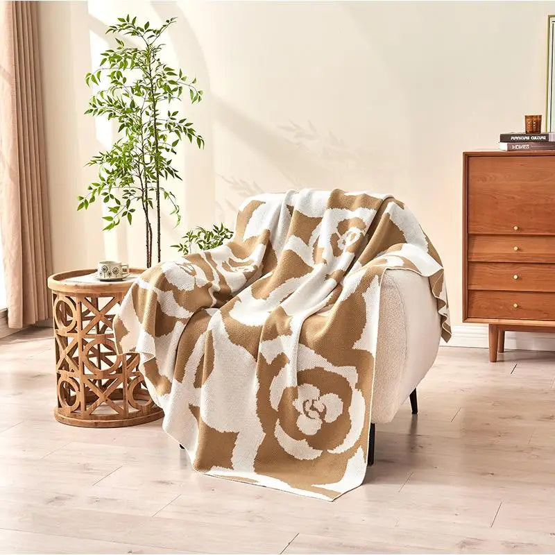 Manta de punto de camelia simple de dos colores, suave para primavera y verano, para siestas en la oficina, sofá. Colcha individual multiusos de alta gama.