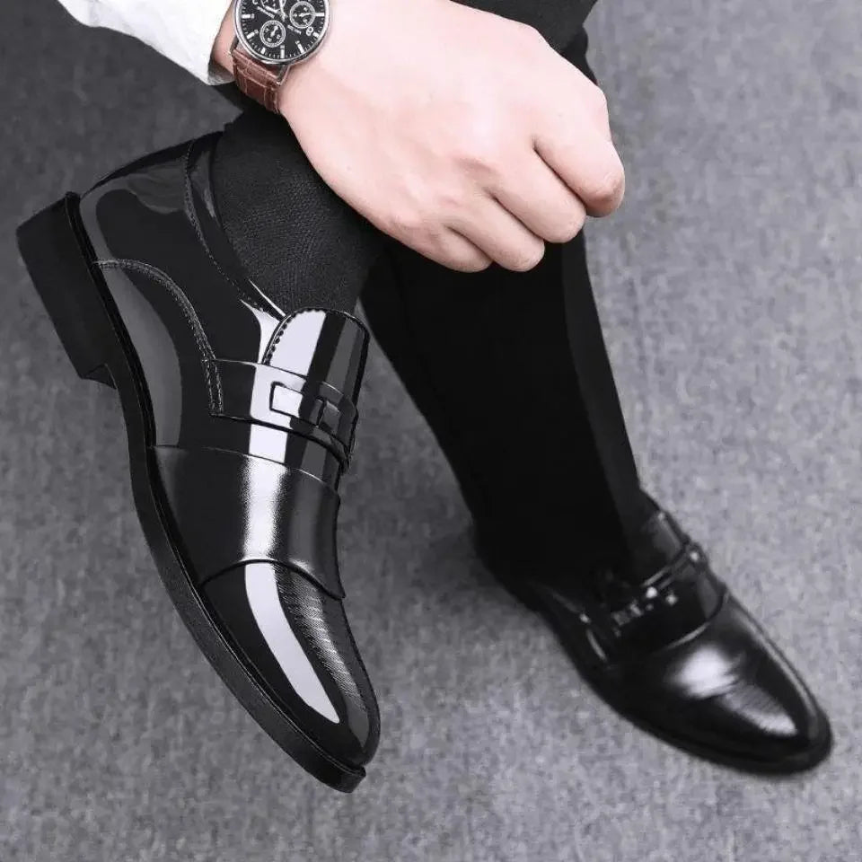 Nuevos zapatos formales de cuero para hombre, calzado informal de negocios antideslizante, zapatos de trabajo minimalistas de moda, cómodas zapatillas planas para hombre