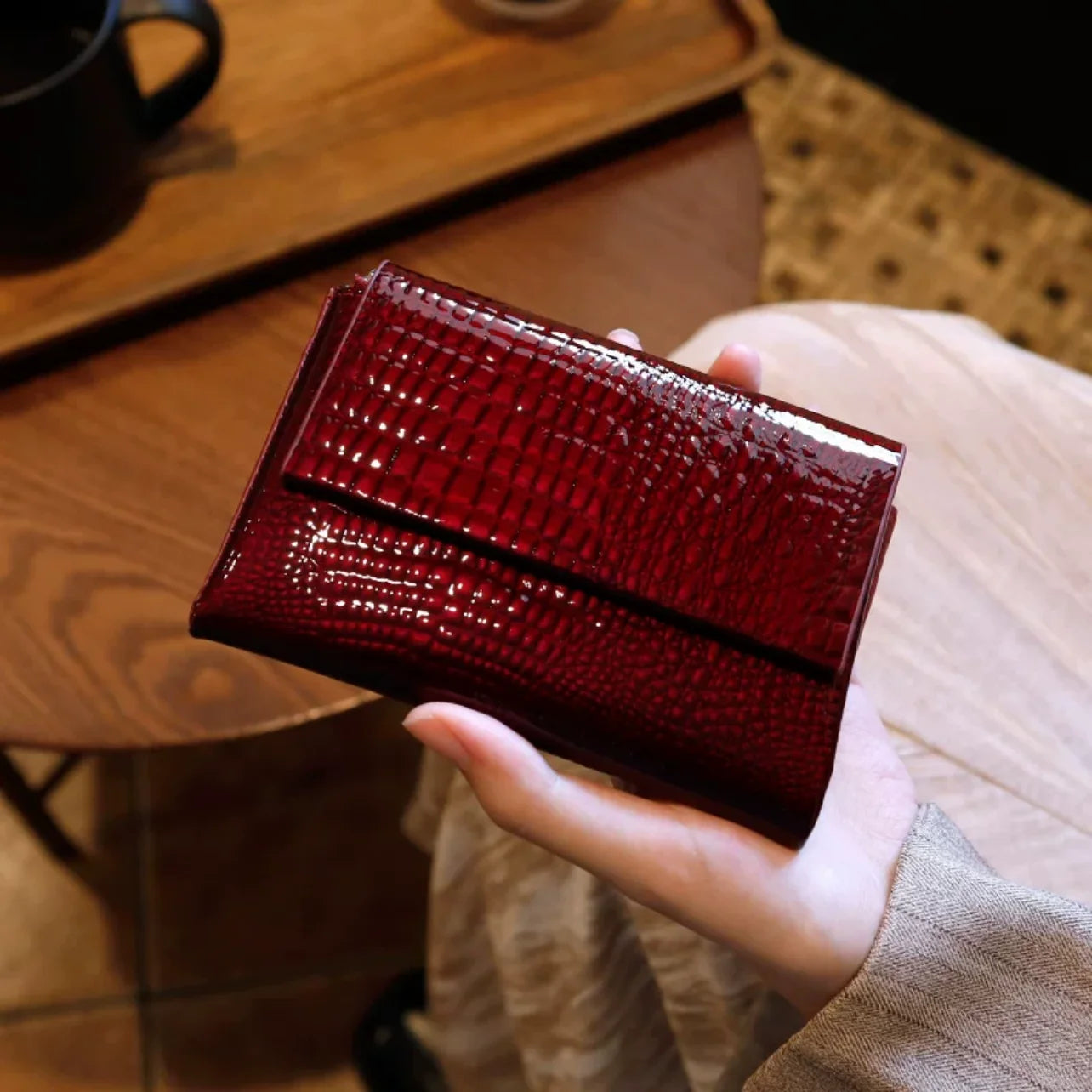 Cartera de lujo para mujer de cuero charol, estilo euro-americano, monedero, cartera de diseñador de piel de vaca con patrón de cocodrilo, compacta y de alta calidad.